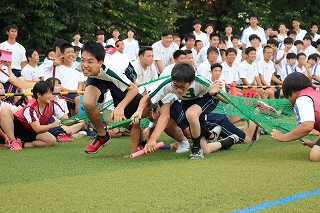 障害物リレー 大阪産業大学附属高等学校
